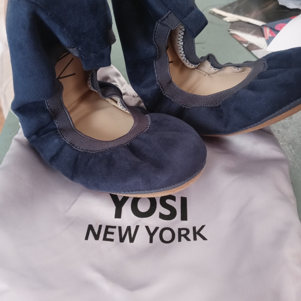 Navy blue ballet flats